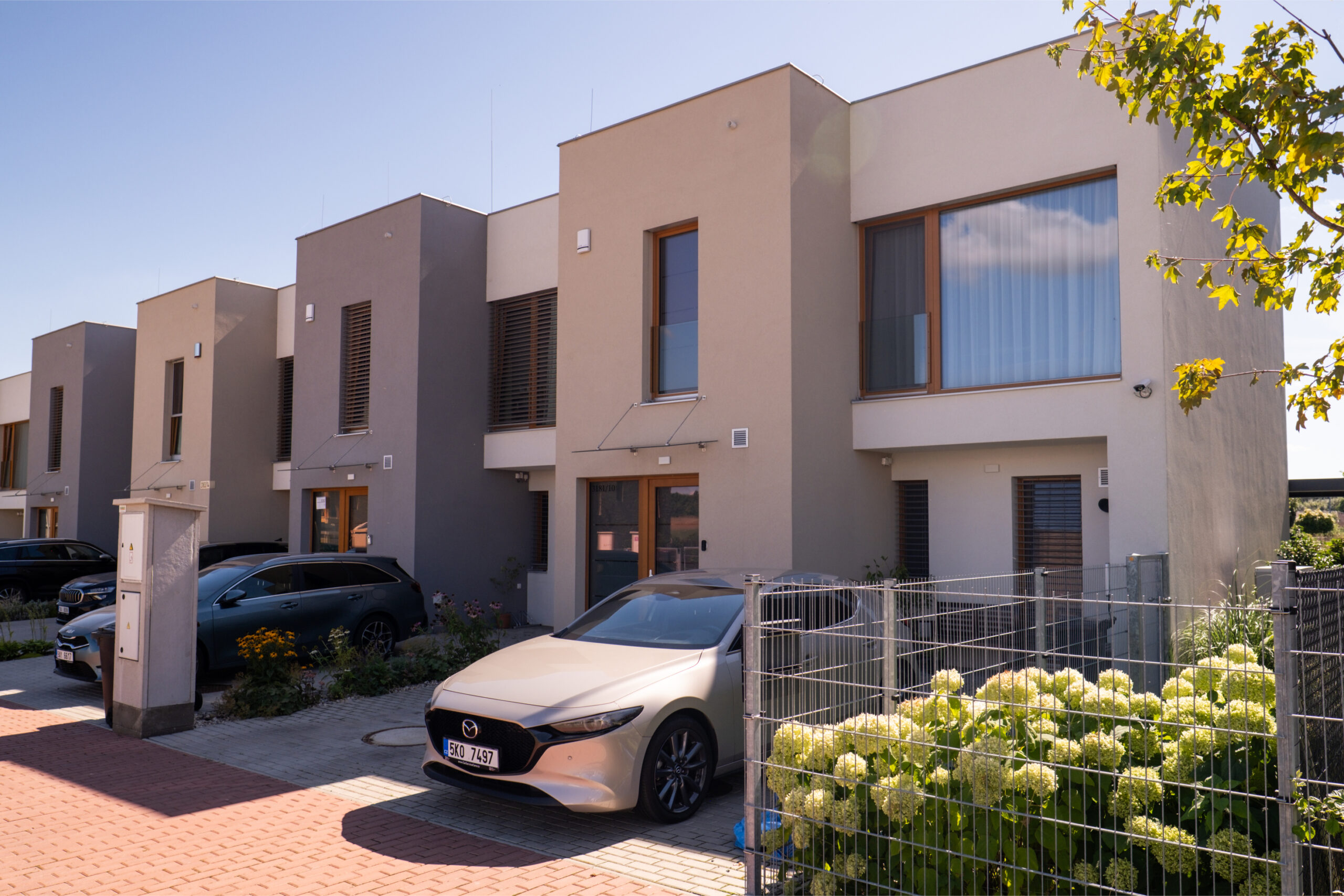 Moderní řadové domy ve Středočeském kraji – investiční domy a developerské projekty Konhefr.cz