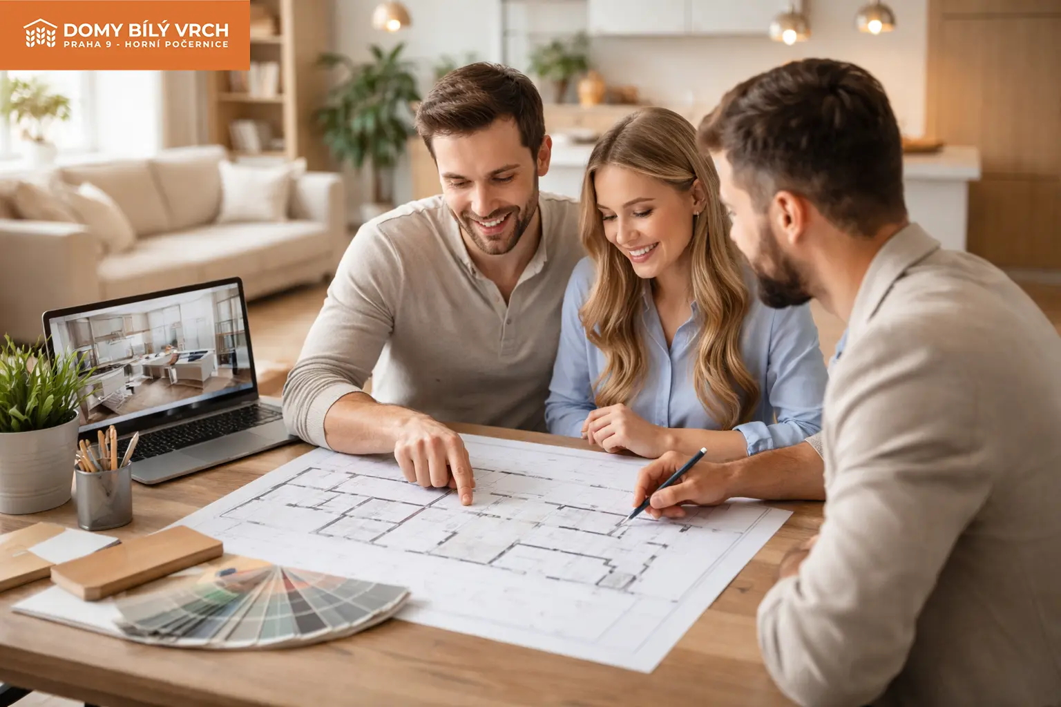 Mladý pár konzultuje s bytovým designérem půdorys novostavby a klientské změny